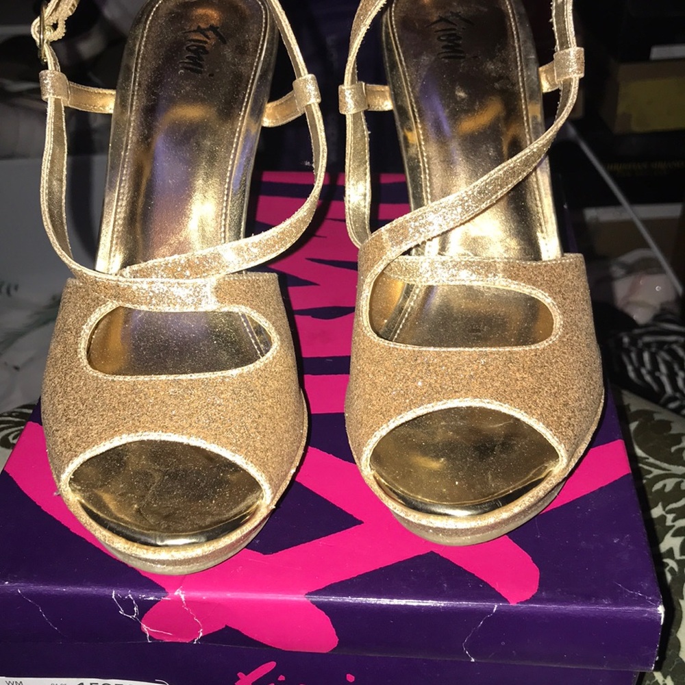 BRAND NEW!! Gold open toed heels